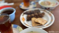 Banyak pencinta soto nusantara jatuh cinta dengan kenikmatan soto di sini. Foto: detikFood/Andi Annisa Dwi R
