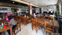 Banyak warga lokal maupun pelancong menyempatkan diri cicip Soto Gading saat berwisata ke kota batik ini. Foto: detikFood/Andi Annisa Dwi R
