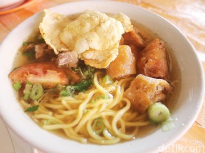 Slurpp! Segarnya Soto Mie Bogor Racikan Mang Ohim