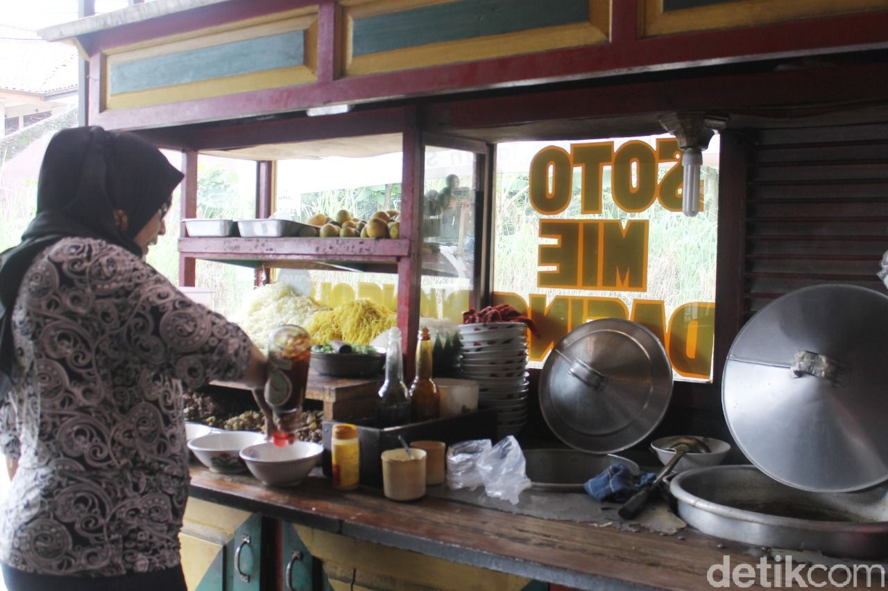 soto mie mang ohim yang rasanya segar di Bogor