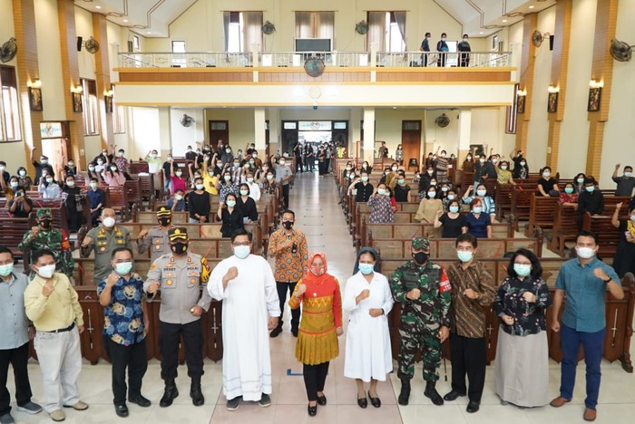 Wali Kota Mojokerto Ika Puspitasari memastikan kegiatan ibadah paskah di Kota Mojokerto aman dan berjalan kondusif.