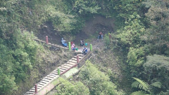 1000 anak tangga menuju dusun Girpasang, Desa Tegalmulyo, Kecamatan Kemalang