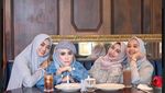 Momen Romantis April Jasmine dan Ustaz Solmed Saat Makan Bersama