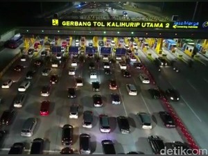 Arus Balik Libur Paskah, Antrean di GT Kalihurip Utama 2 Mengular