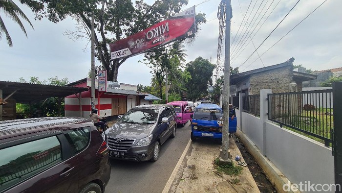 Arus lalu lintas Cisolok-Palabuhanratu Sukabumi mulai padat