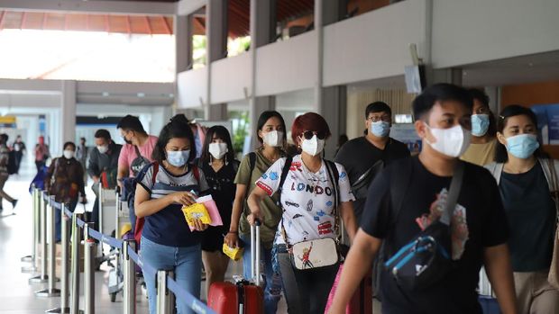 Bandara Ngurah Rai di hari Minggu (4/4).