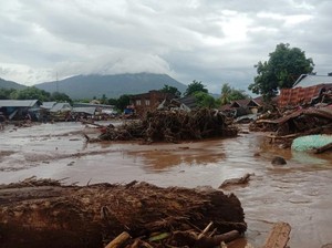 Evakuasi Korban Banjir Bandang Flores Timur NTT Terkendala Alat Berat