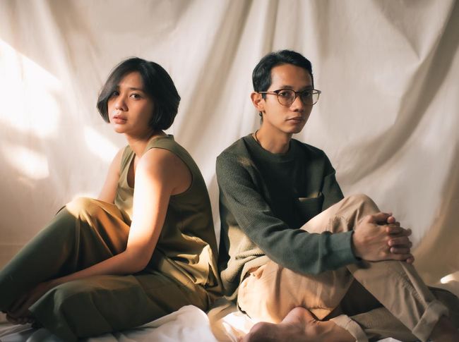 Yigitlar olomon bilan qattiq porno