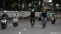 Biasanya aksi ini dilakukan di akhir pekan saat volume pesepeda meningkat.
