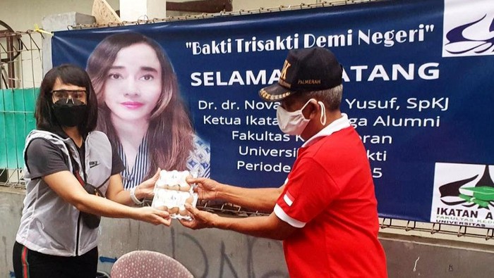 Donasi Telur untuk Penuhi Nutrisi Lansia Masalah nutrisi menjadi faktor penting bagi lansia yang akan menjalani vaksinasi covid-19 selain kesiapan fisik dan mental. Masalah kurang nutrisi banyak dijumpai pada lansia karena berbagai sebab.