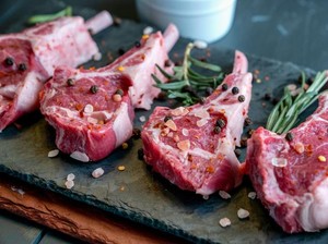 7 Efek Buruk Kesehatan Jika Terlalu Banyak Makan Daging