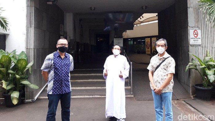 Gereja Santa Perawan Maria Ratu, Kebayoran Baru, Jakarta Selatan.
