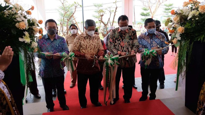 Kota Podomoro Tenjo menghadirkan hunian premium di Bogor. yakni kluster Burgundy dan Kalamentapuri. Hunian ini Dilengkapi dengan berbagai sarana dan infrastruktur.