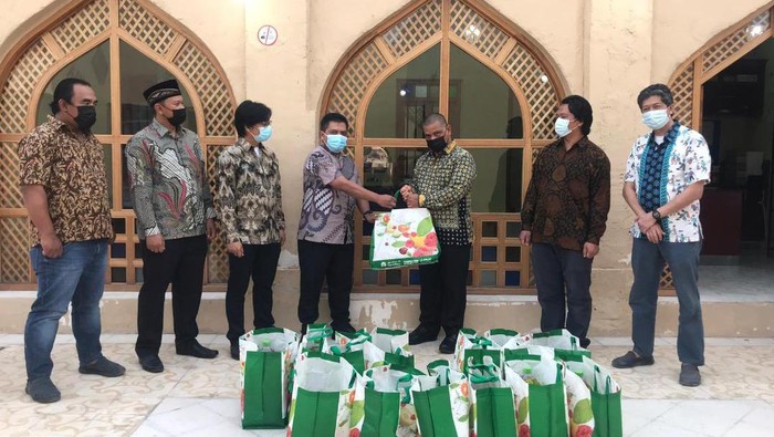 KBRI Doha Salurkan Bantuan ke WNI terdapak di Qatar