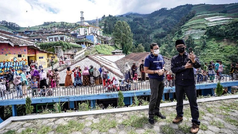 Menparekraf Sandiaga Uno di Dusun Butuh Kaliangkrik Magelang Menparekraf Sandiaga Uno di Dusun Butuh Kaliangkrik Magelang