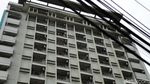 Momen Penghuni Berhamburan saat Basement Apartemen Taman Sari Terbakar