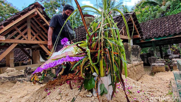Pembunuh Wanita Berkaki Palsu di Kulon Progo Terungkap Pelaku pembunuhan terhadap wanita muda berkaki palsu, Takdir Sunariati (21) akhirnya terungkap. Pelaku tak lain merupakan NAF (22) yang dikenal dekat dengan korban.