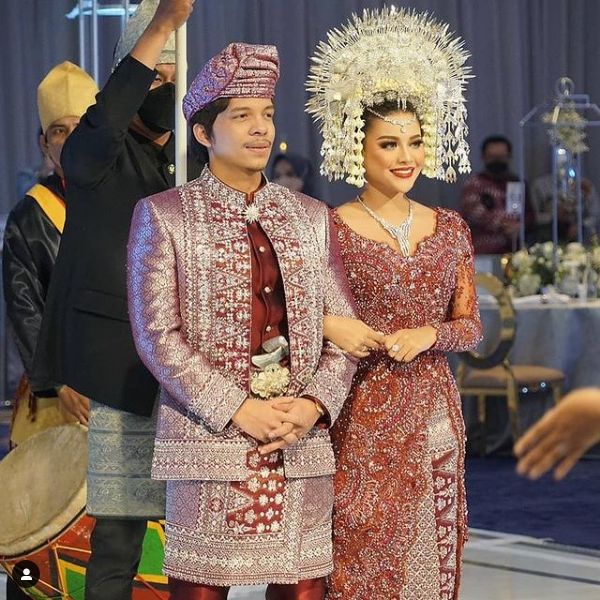 Penampilan Aurel Hermansyah dan Atta Halilintar saat hari pernikahan
