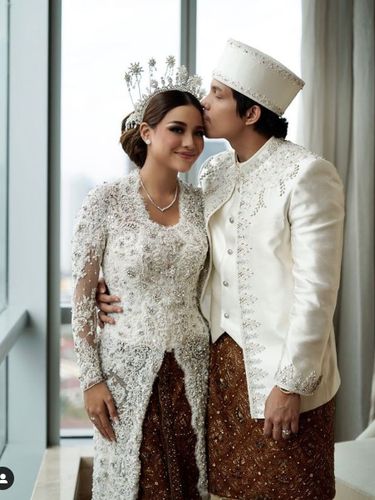 Penampilan Aurel Hermansyah dan Atta Halilintar saat hari pernikahan