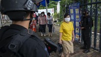 Sekitar 150 personel gabungan dari TNI, Polri, Satpol PP dan Dishub DKI dikerahkan untuk mengamankan pelaksanaan Misa Paskah di gereja setempat.