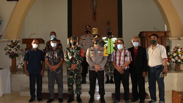 Perayaan Paskah berlangsung hingga hari ini. Polisi bersama TNI dan instansi Pemerintah Kabupaten Nganjuk terus blusukan ke gereja.