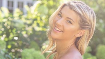 Phoebe diketahui bersekolah SMA di Lakeside School yang elit, sama seperti ayahnya Bill Gates dan kedua kakaknya, Jennifer dan Rory. Foto: Instagram/@pheebeegates