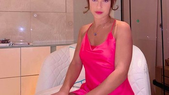 Phoebe Adelle Gates lahir pada 14 September 2002, merupakan anak ketiga atau bungsu pasangan Bill Gates dan Melinda. Berarti saat ini usianya menjelang 19 tahun. Foto: Instagram/@pheebeegates