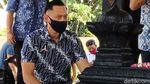 Potret AHY Tabur Bunga di Makam Sarwo Edhie