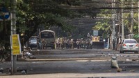 Militer dan polisi Myanmar melakukan kekerasan dalam menanganai pendemo anti kudeta militer.