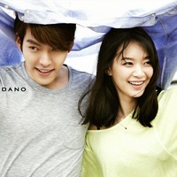 Kim Woo Bin dan Shin Min Ah telah mengumumkan rencana pernikahannya. Pasangan artis Korea itu pertama kali bertemu saat dipasangkan sebagai model iklan Giordano pada Februari 2015. Foto: dok. Giordano