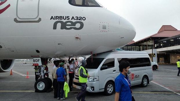 Shuttle bus Batik Air tabrak pesawat parkir di Bandara Soekarno-Hatta. (dok. Istimewa via Detikcom)