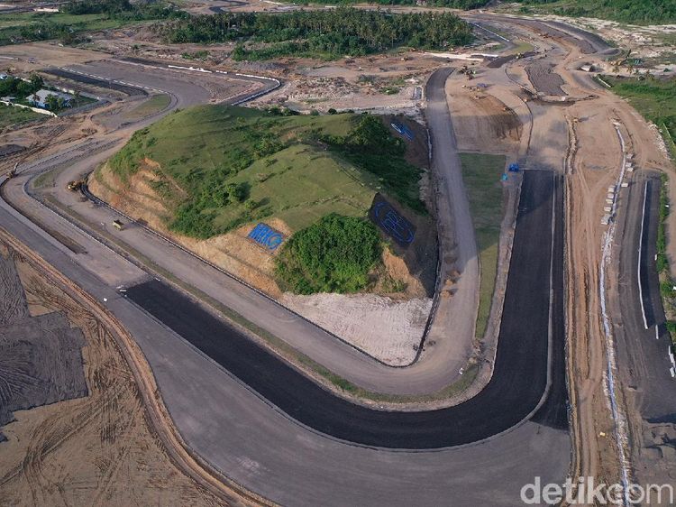 Potret Pembangunan Sirkuit Mandalika yang Mencapai 70%