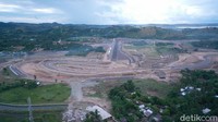 Menurut Kadispar NTB Lalu Moh. Faozal, saat ini proses pengerjaan Sirkuit Mandalika terus dikebut demi event besar MotoGP di bulan Oktober. Ia pribadi mengaku sempat ada delay terkait cuaca (Wisnu/20detik)