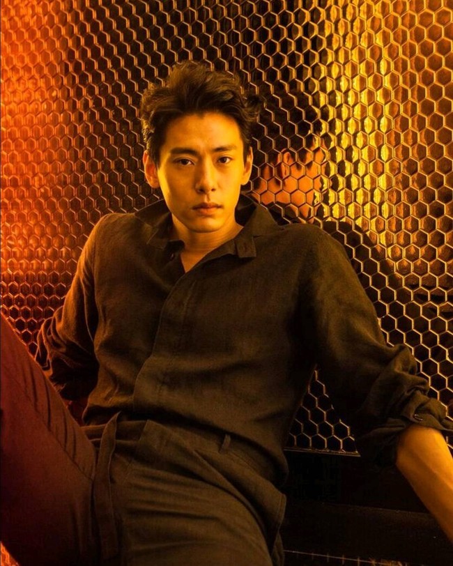 Yoo TeoAktor Vagabond ini juga dilaporkan telah menerima tawaran untuk debut di Hollywood dalam film Past Live. Ia melakoni peran utama dalam film yang bercerita tentang kisah percintaan pria dan wanita yang bertemu di Korea Selatan saat muda lalu bertemu lagi saat dewasa. Sebelumnya Yoo Teo sudah cukup banyak berbagai proyek global, termasuk drama Thailand The Moment.Foto: Instagram @teoyoo