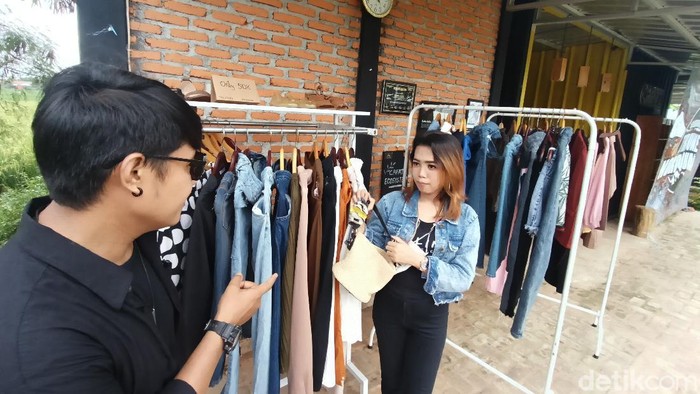 Thrifting tengah digandrung anak muda Karawang di tengah pandemi