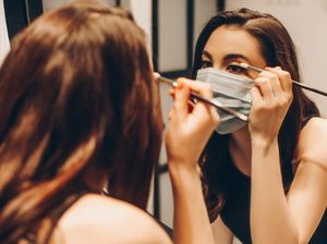Pandemi Bikin Gampang Jerawatan? Bisa Jadi karena Malas Ganti Masker