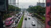 Selepas titik evakuasi, lalu-lintas kembali lancar. (Andhika Prasetia/detikcom)