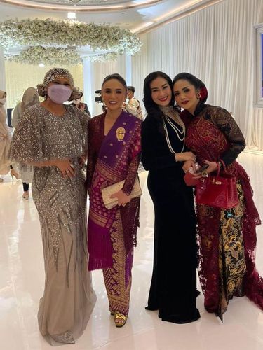 Adu gaya Ashanty dan Krisdayanti Adu gaya Ashanty dan Krisdayanti