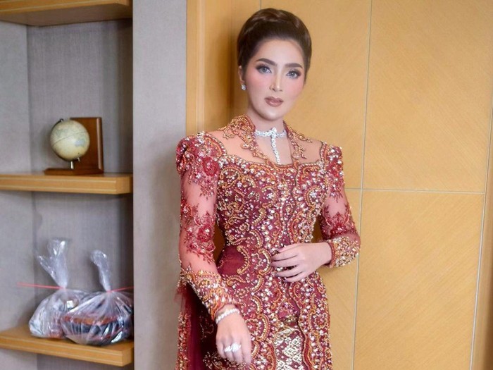 Adu gaya Ashanty dan Krisdayanti
