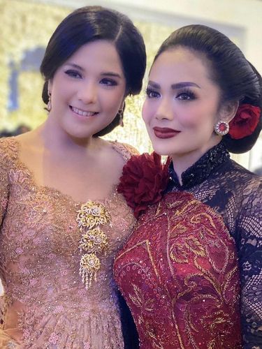 Adu gaya Ashanty dan Krisdayanti Adu gaya Ashanty dan Krisdayanti