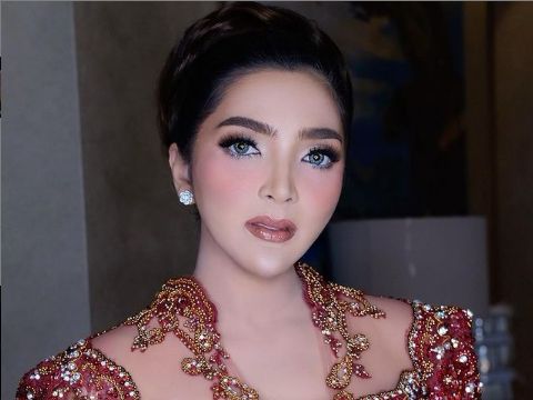 Adu gaya Ashanty dan Krisdayanti Adu gaya Ashanty dan Krisdayanti
