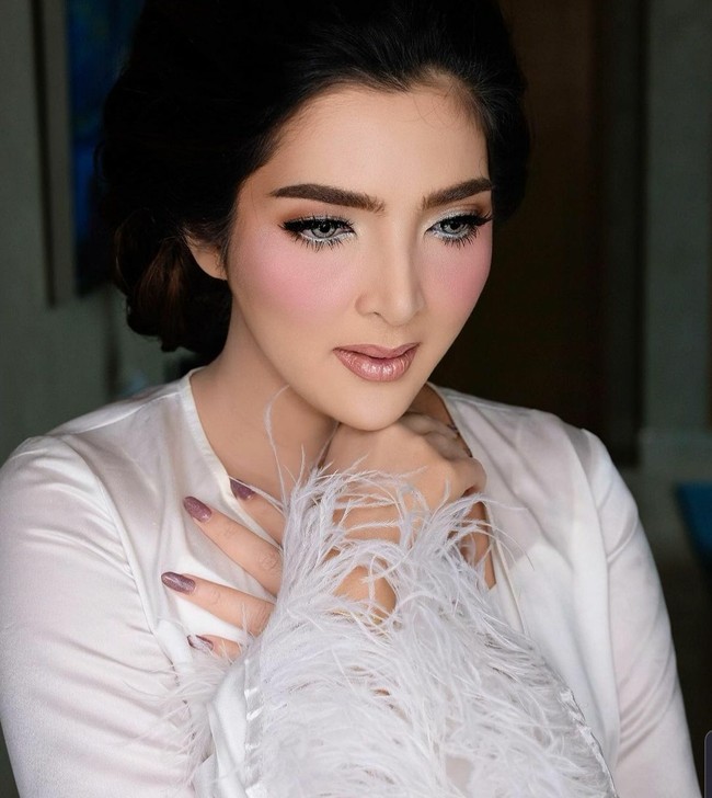 (Temanya) simple chic and effortless. Pokoknya gitu make up santai dan nyata, tutur Anpasuha melalui postingan di Instagramnya @anpasuha_official, Sabtu (3/4/2021).Foto: Dok. Instagram