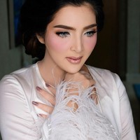 (Temanya) simple chic and effortless. Pokoknya gitu make up santai dan nyata, tutur Anpasuha melalui postingan di Instagramnya @anpasuha_official, Sabtu (3/4/2021).Foto: Dok. Instagram