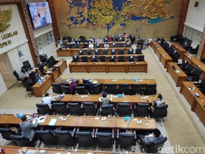 Melihat Sengitnya Anggota DPR Rapat RUU Larangan Minuman Beralkohol!