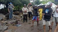 Banjir Bandang Di NTT, Warga Butuh Tempat Mengungsi-Makanan