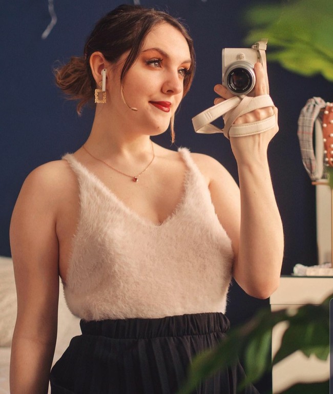 Inilah penampilan Becca yang hanya memiliki satu payudara. Setelah didiagnosa, Becca mencoba untuk percaya diri dan menerima kondisinya. Foto: Dok. Instagram/@beccabutcherx