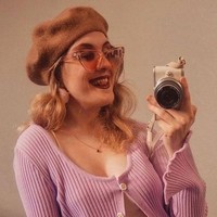 Wanita bernama Becca Butcher ini hidup dengan satu payudara. Wanita 24 tahun itu memiliki sindrom langka yang hanya dialami satu dari 20 ribu orang. Foto: Dok. Instagram