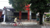 Kantor ini berada di Jalan Suryodiningratan, Kemantren, Mantrijeron, Yogyakarta.