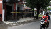 Sehari sebelumnya pada hari Minggu (4/4) Densus 88 antiteror melakukan penggeledahan di kantor dua lantai tersebut mulai pukul 13.30-18.00 WIB.