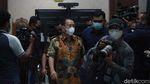 Tok! Jempol Djoko Tjandra saat Divonis 4,5 Tahun Penjara